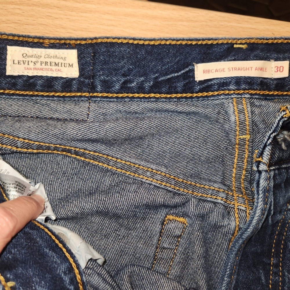 Levi's Premium Ribcage Straight Ankle Jeans Dark Wash Women's Size 30 - Picture 3 of 11